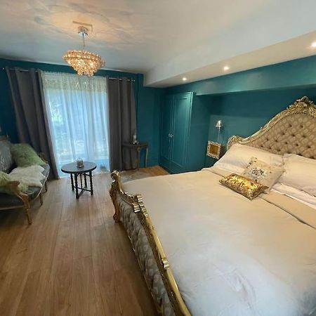 The Big Cosy Boudoir Bed + Hot Tub Apartment Harvington Luaran gambar