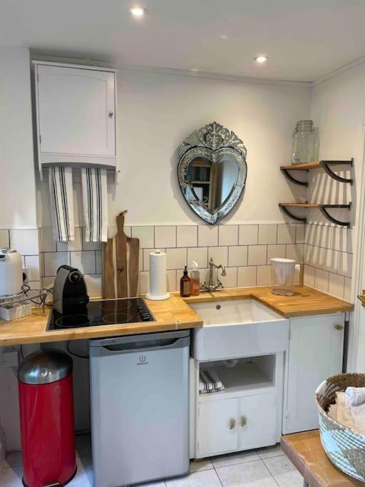 The Big Cosy Boudoir Bed + Hot Tub Apartment Harvington Luaran gambar